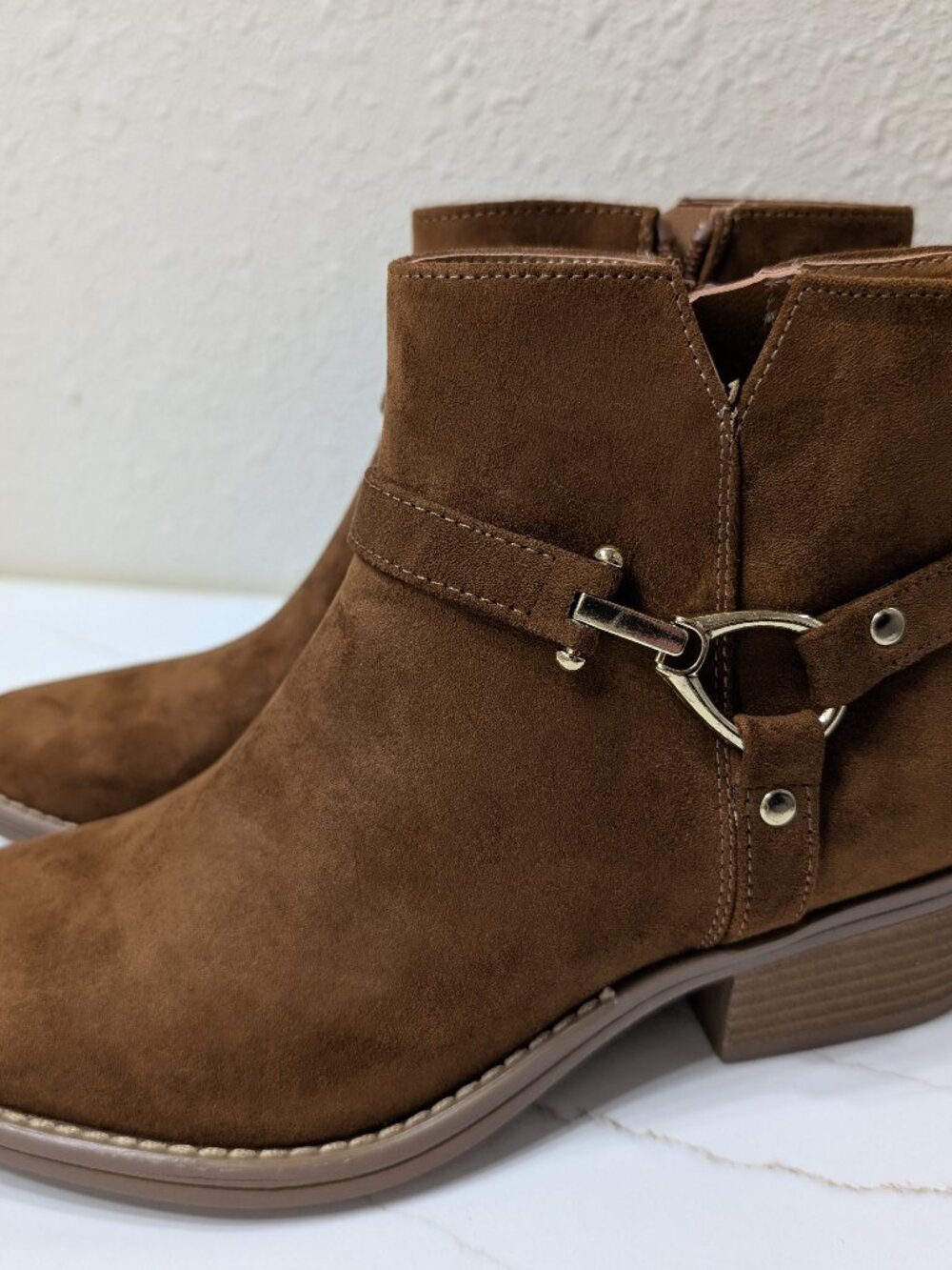 White Mountain Women's size 7.5 Ankle Boot - Chestnut
